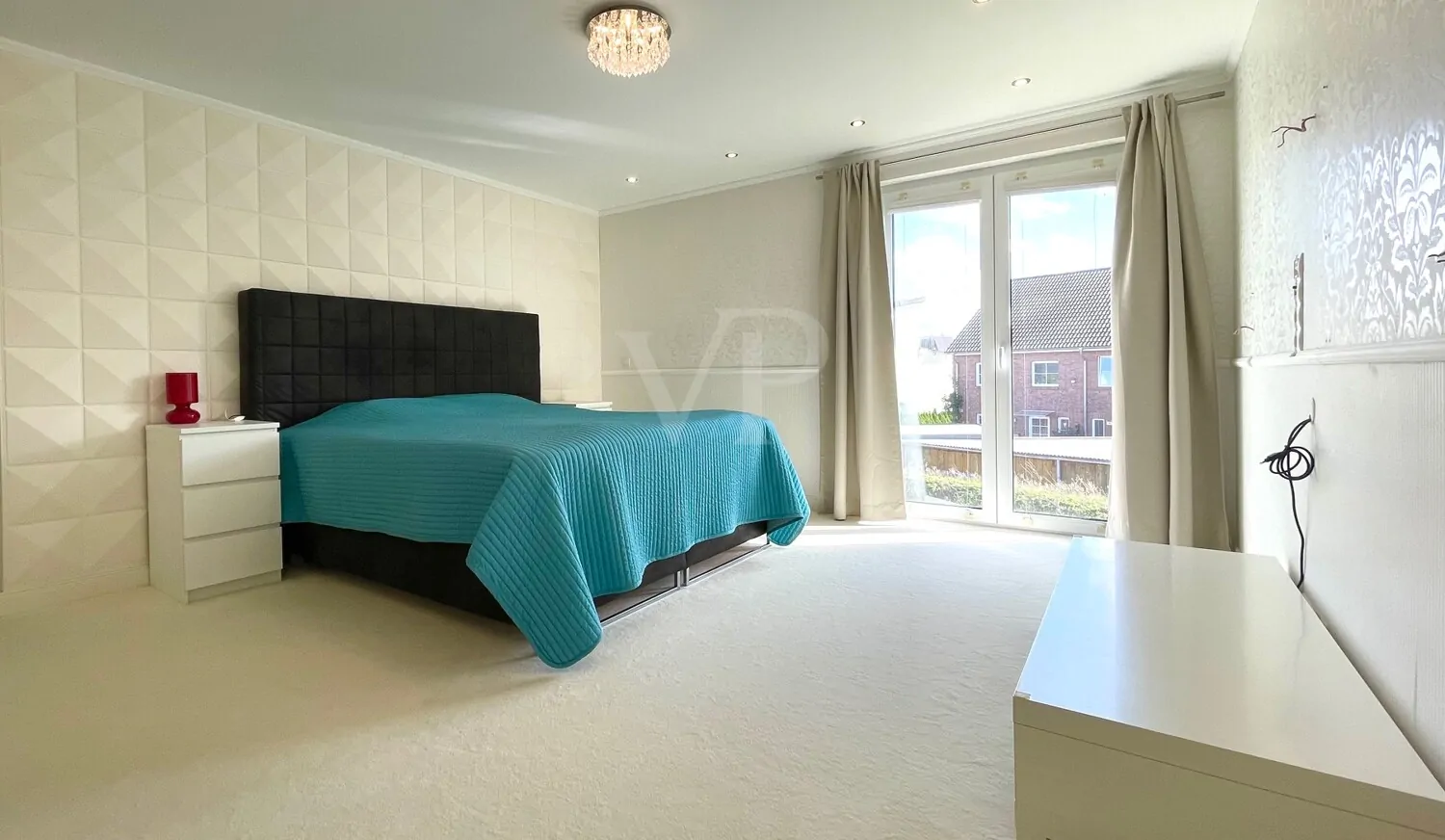 Neuwertiges Haus mit teilgewerblicher  Nutzung!