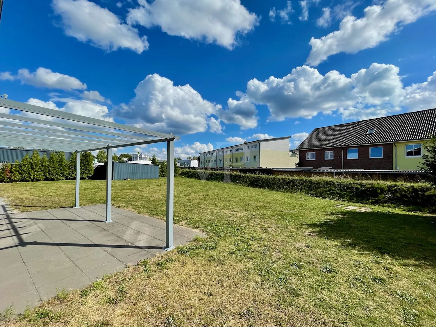 Brand new house with partial commercial use!