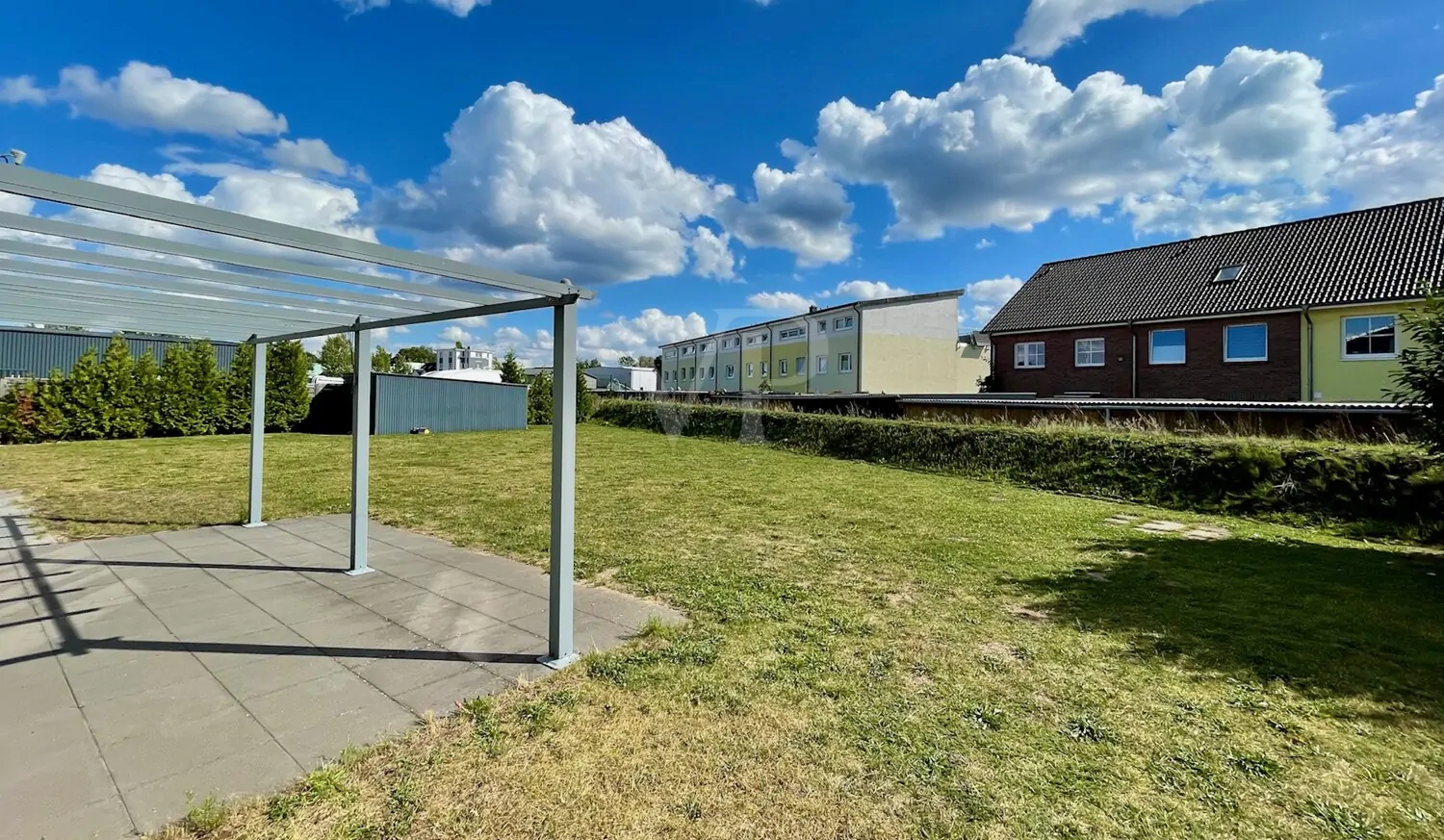 Neuwertiges Haus mit teilgewerblicher  Nutzung!