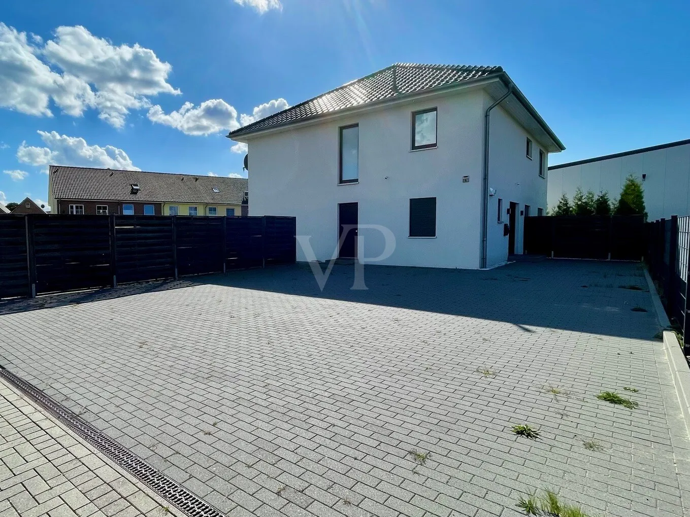 Brand new house with partial commercial use!