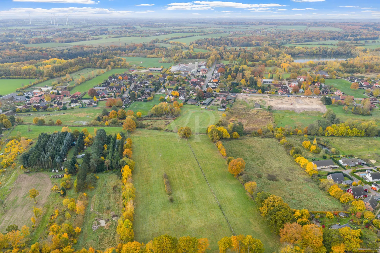 Einzigartige Kombination: Hochwertiger Bungalow mit großzügiger 400 m² Halle!