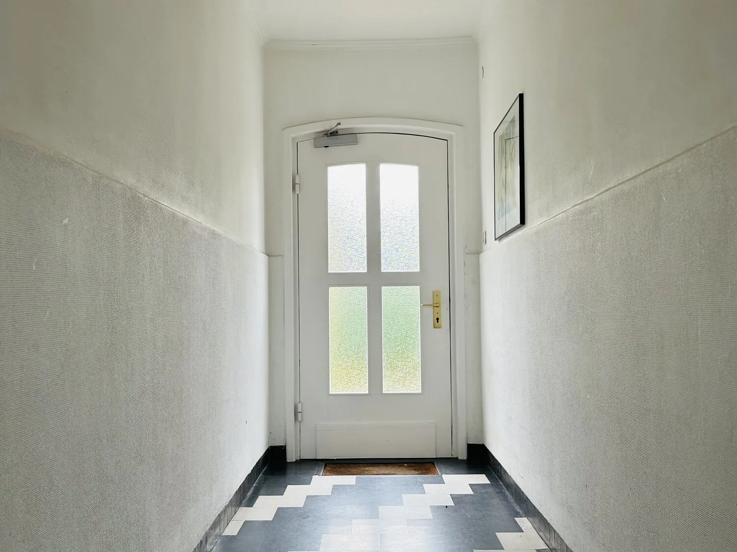 Haustür-Flur im Treppenhaus