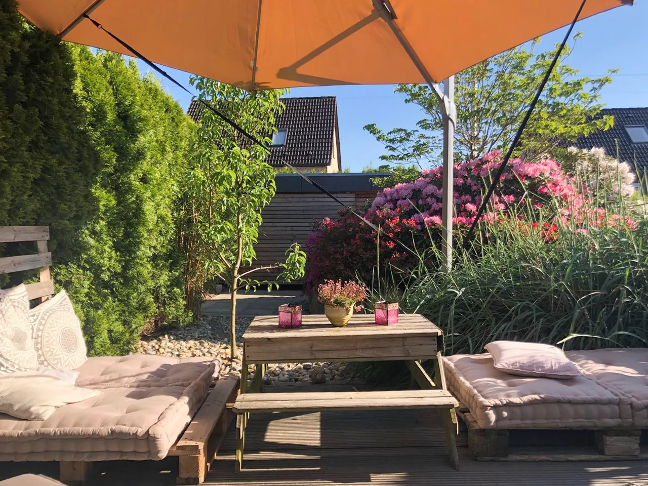 Terrasse Vordergarten - Sommer