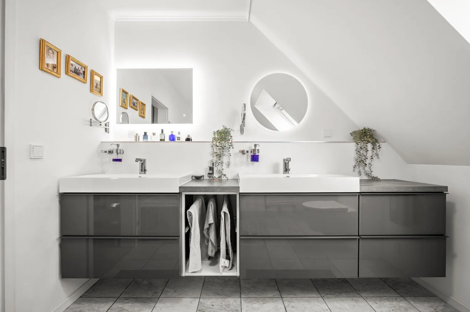 Moderne Badezimmermöbel