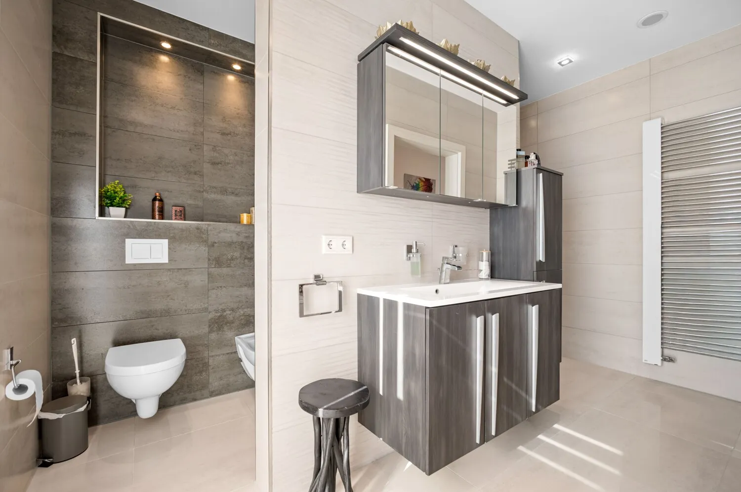 Familienbad Dusche und Wanne OG
