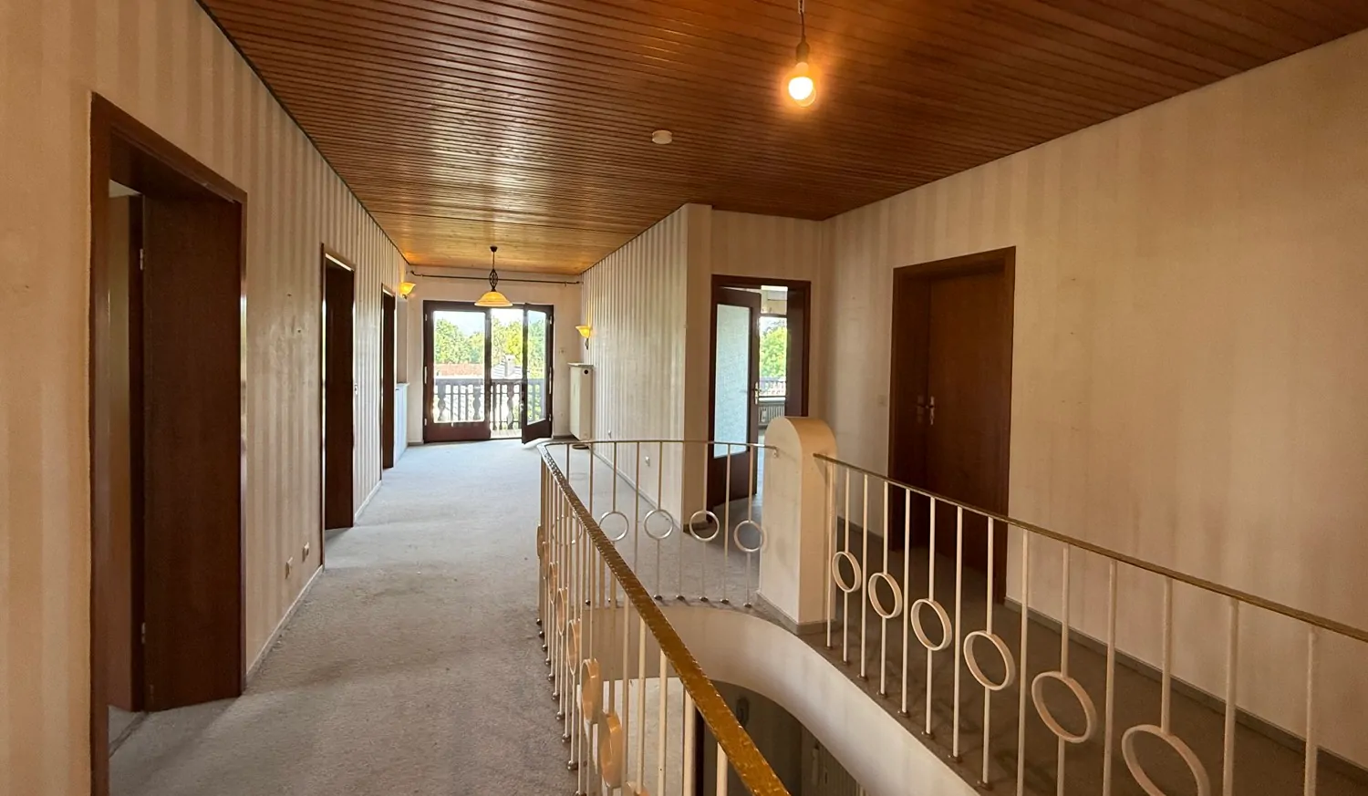 Fluransicht mit Zugang zu den Zimmern