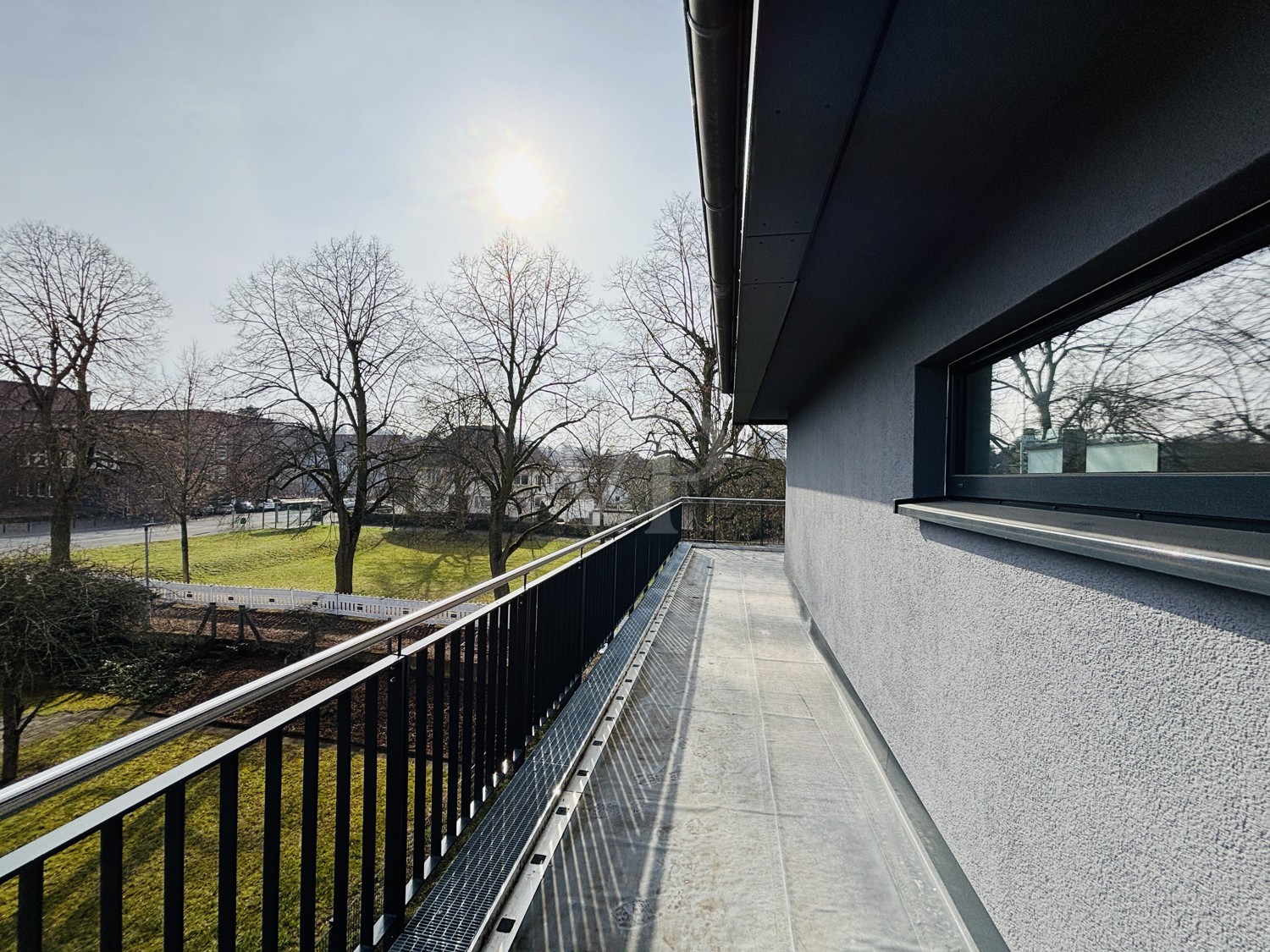 seitliche Dachterrasse