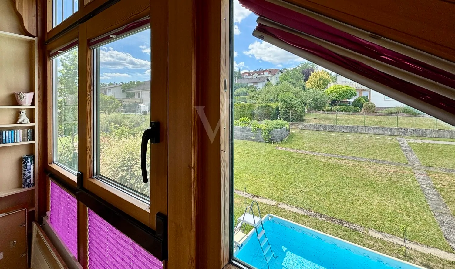 Blick aus dem Obergeschoß Richtung Garten