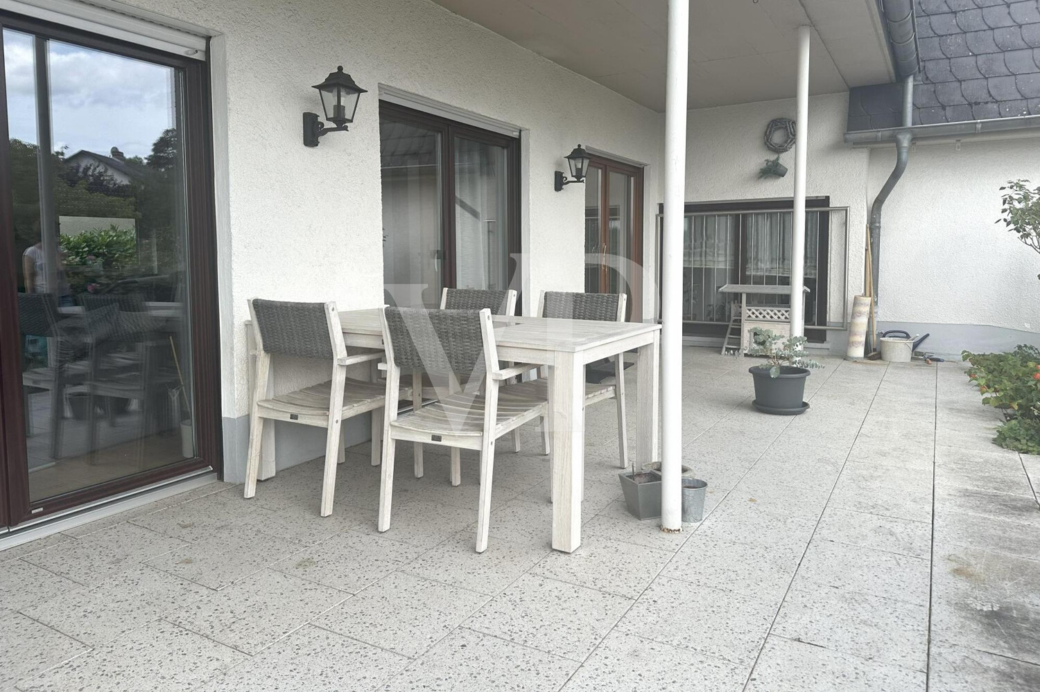 überdachte Terrasse