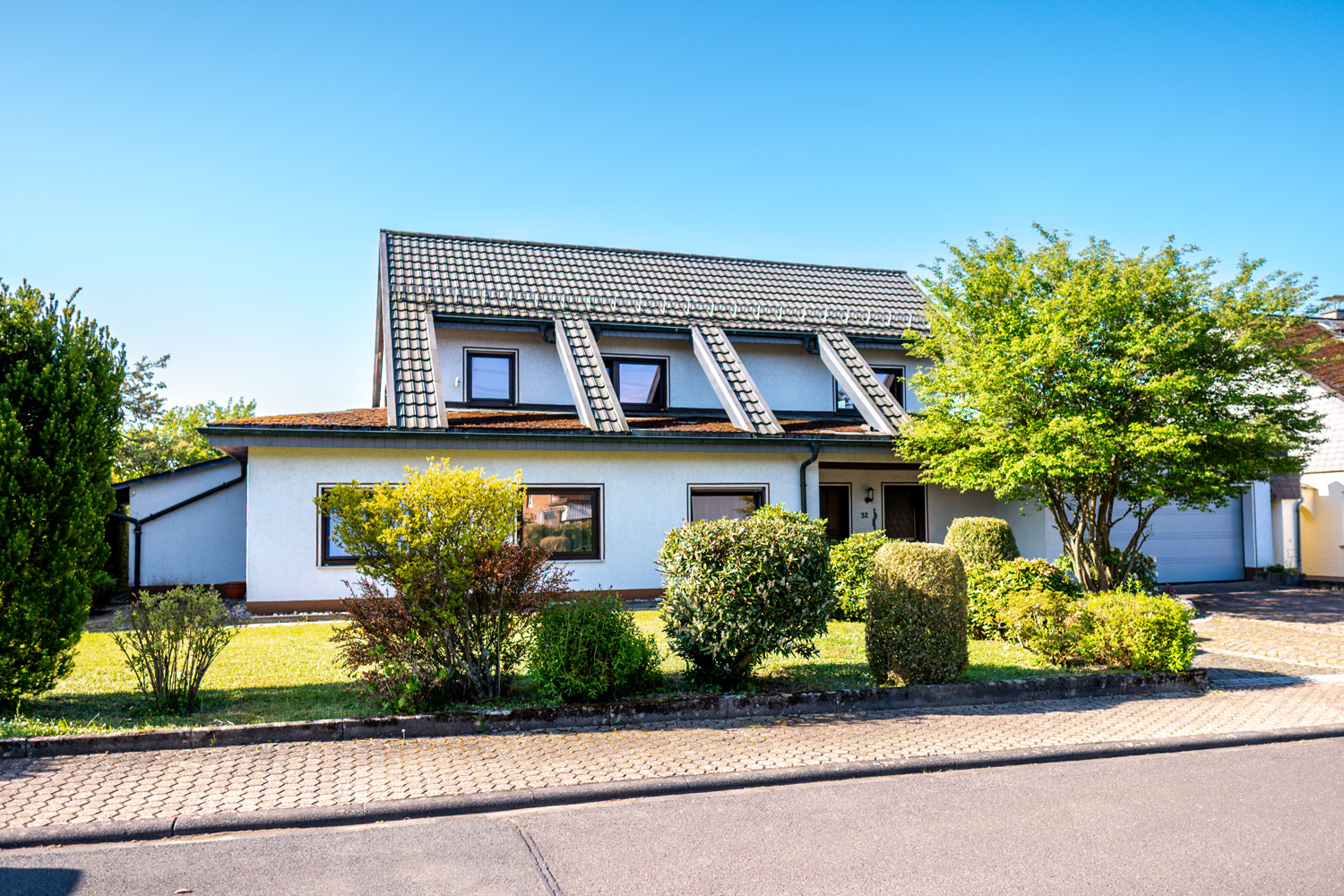Zeitlos elegantes  Einfamilienhaus mit Blick in die Natur - Nähe Diez/Limburg