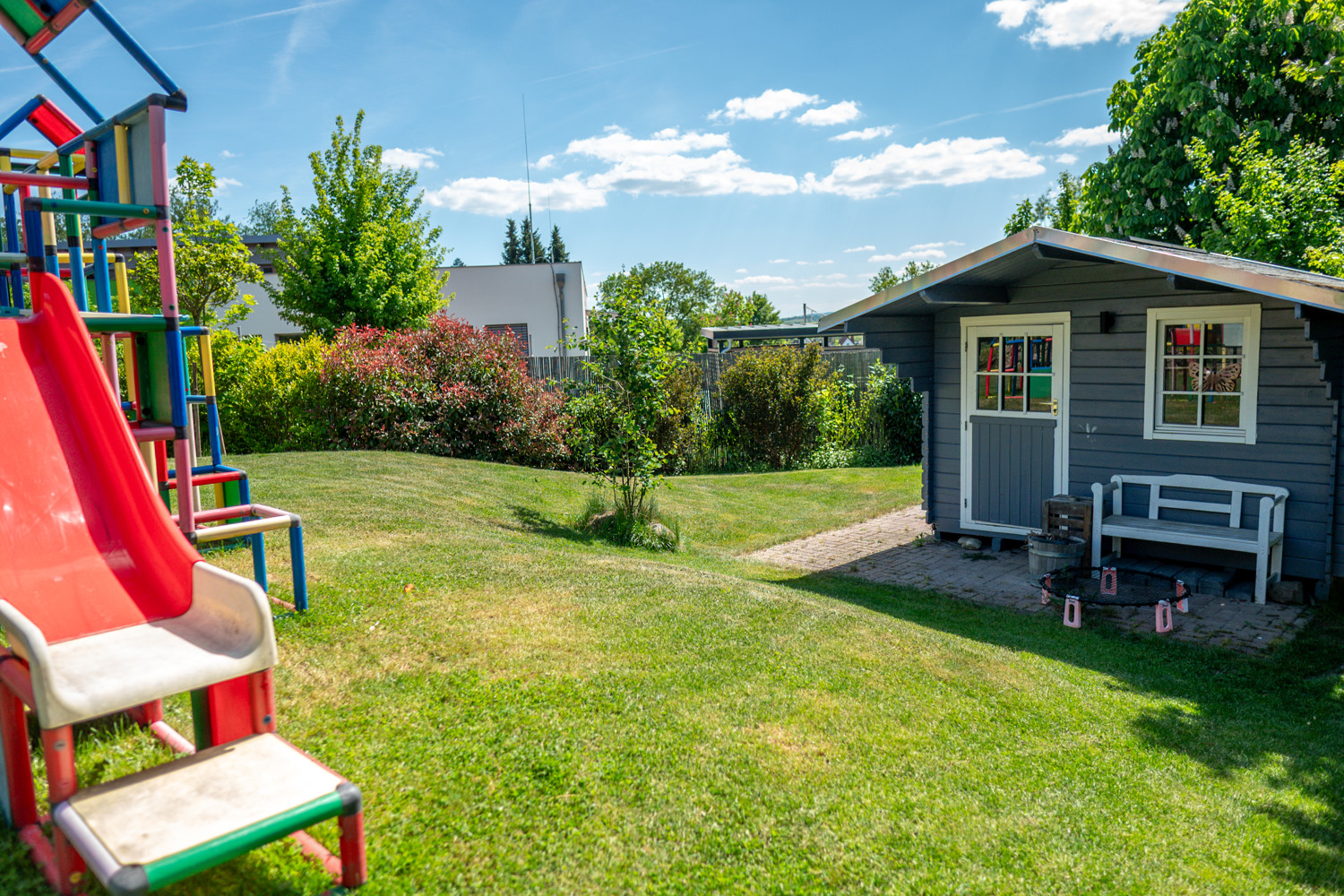 Modernes Wohnen im lichtdurchflutetem Traumhaus mit Einliegerwohnung und großem Garten - Bad Camberg