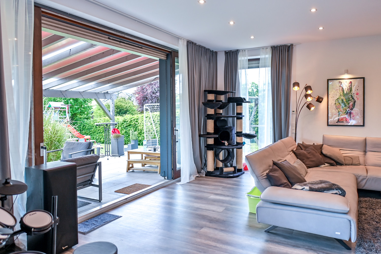 Modernes Wohnen im lichtdurchflutetem Traumhaus mit Einliegerwohnung und großem Garten - Bad Camberg