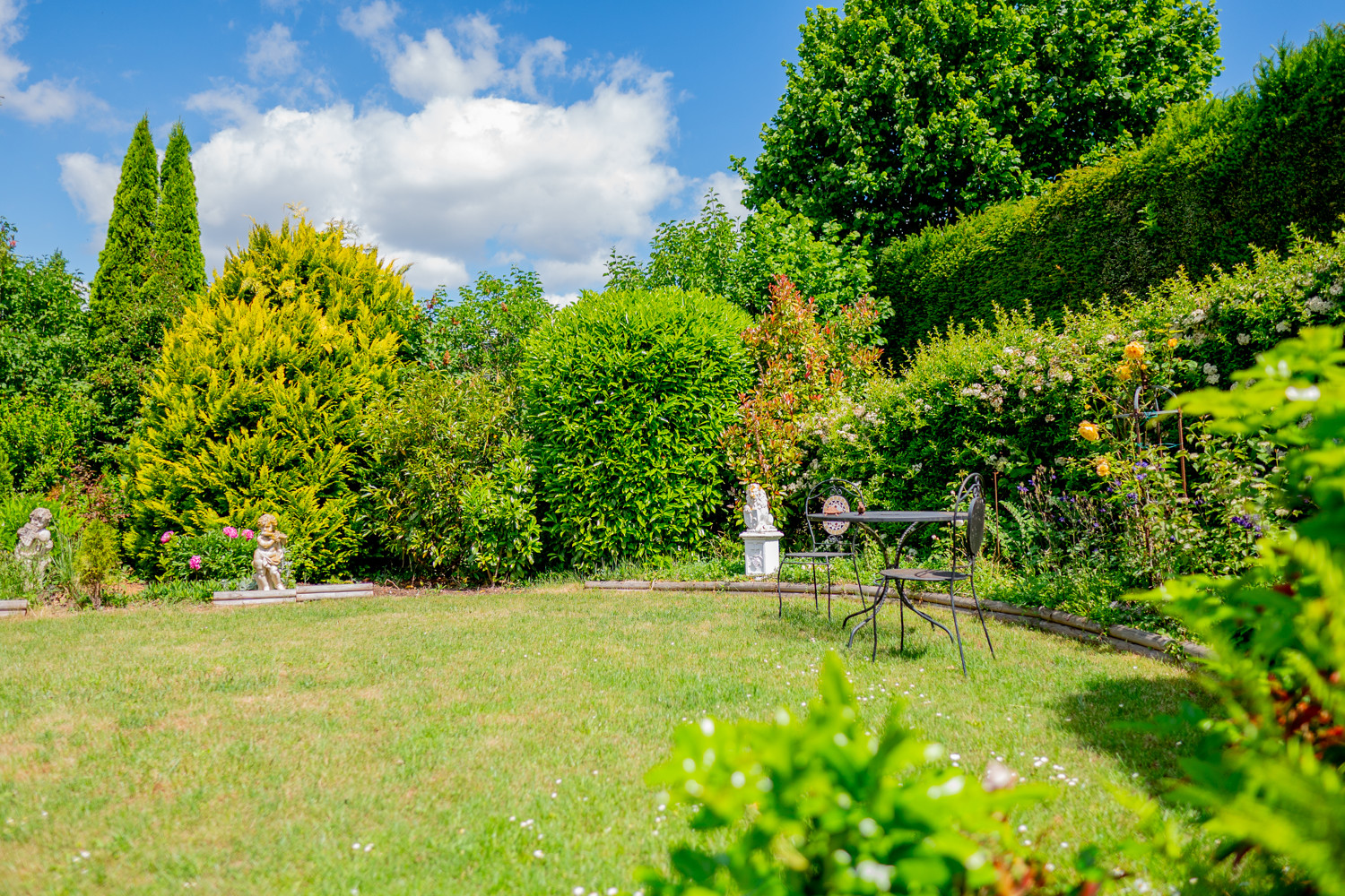 Wunderschönes Einfamilienhaus mit Einliegerwohnung und traumhaftem großen Garten - Hünfelden Dauborn