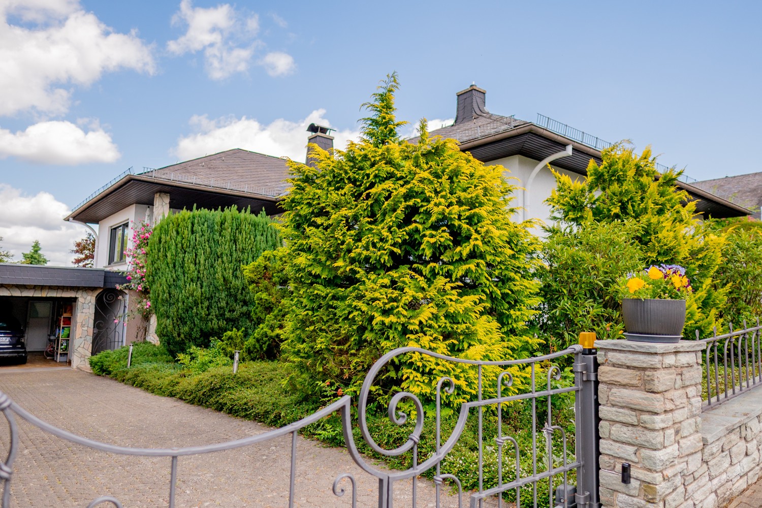 Wunderschönes Einfamilienhaus mit Einliegerwohnung und traumhaftem großen Garten - Hünfelden Dauborn