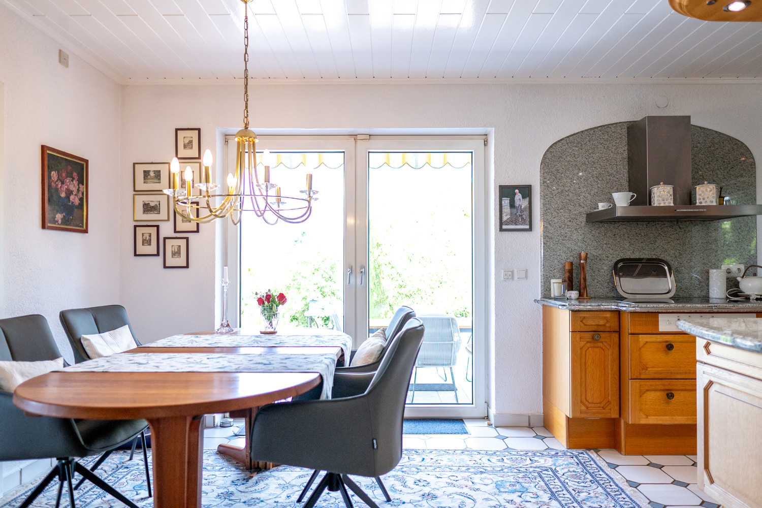 Wunderschönes Einfamilienhaus mit Einliegerwohnung und traumhaftem großen Garten - Hünfelden Dauborn