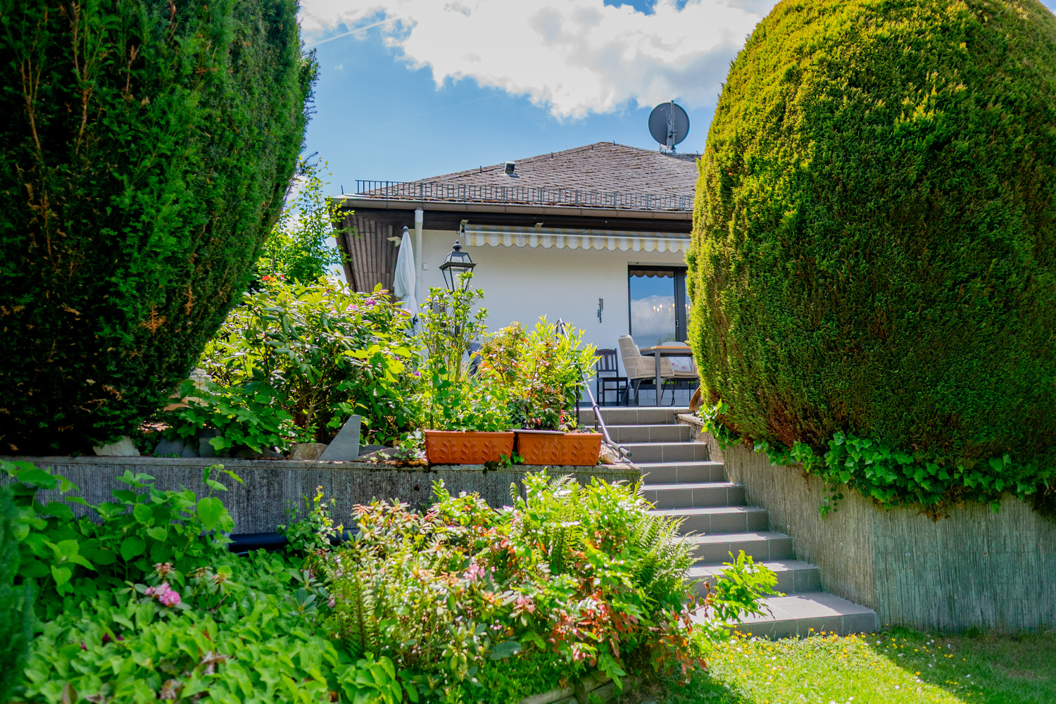 Wunderschönes Einfamilienhaus mit Einliegerwohnung und traumhaftem großen Garten - Hünfelden Dauborn