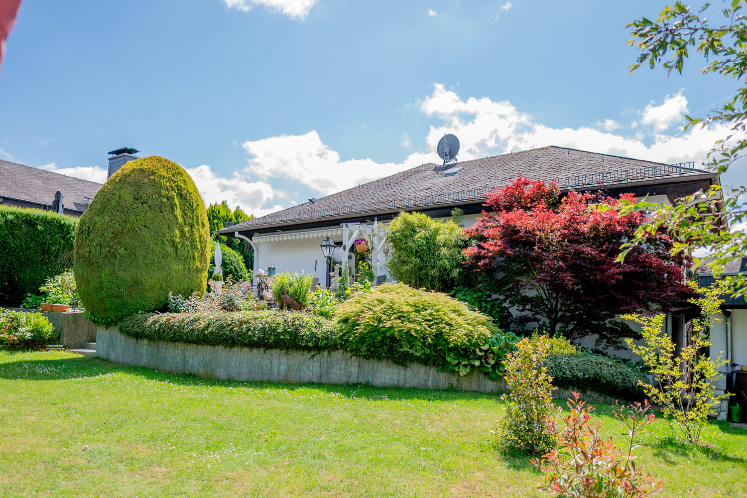 Wunderschönes Einfamilienhaus mit Einliegerwohnung und traumhaftem großen Garten - Hünfelden Dauborn