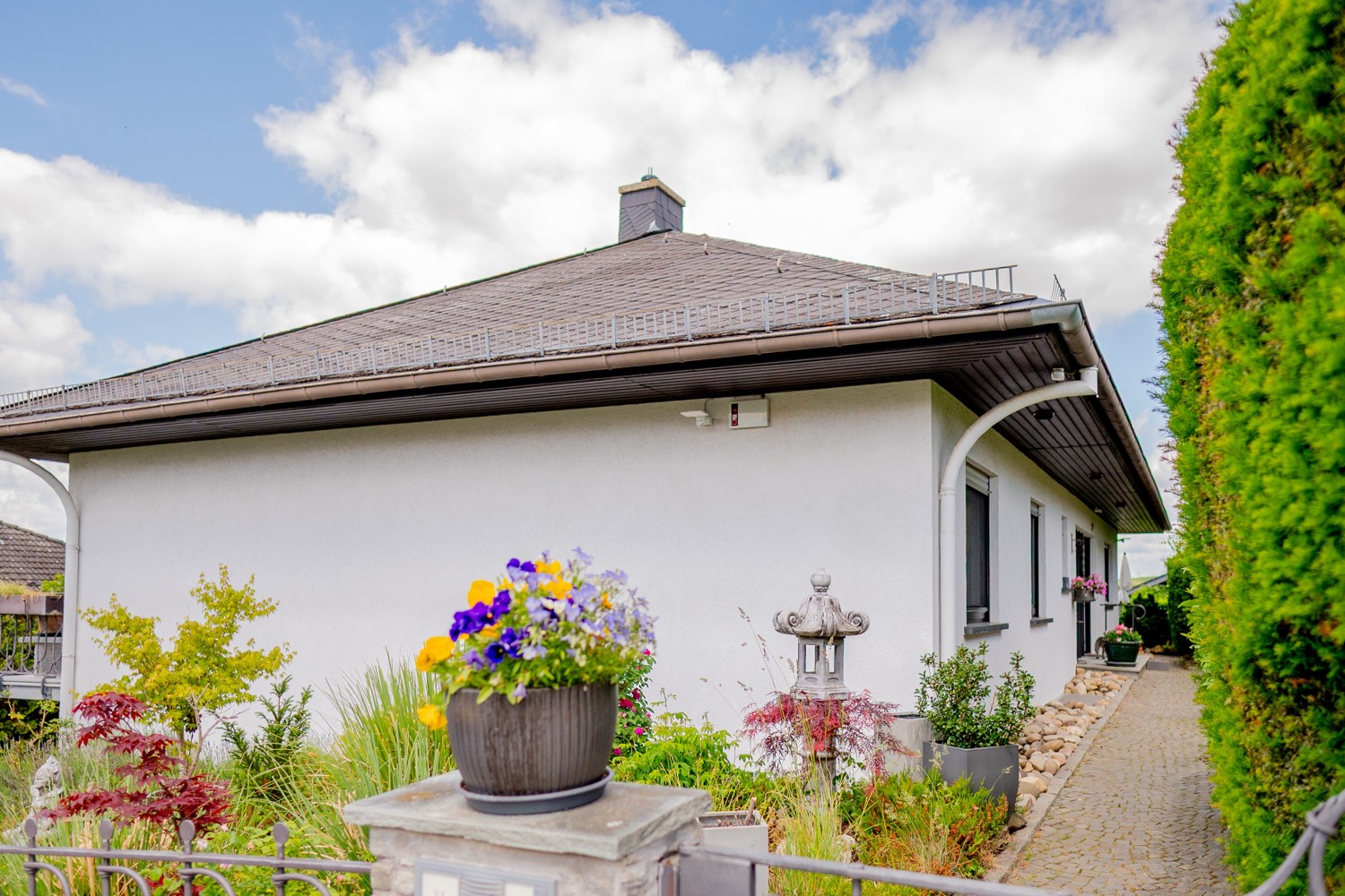Wunderschönes Einfamilienhaus mit Einliegerwohnung und traumhaftem großen Garten - Hünfelden Dauborn