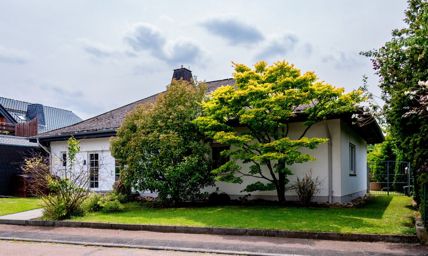 Exklusives Einfamilienhaus mit Pool in sehr ruhiger Lage in Limburg