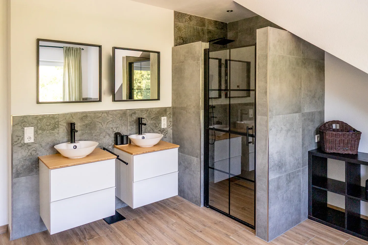 Limburgo. Moderna casa indipendente con appartamento indipendente, dotata di tutti i comfort.