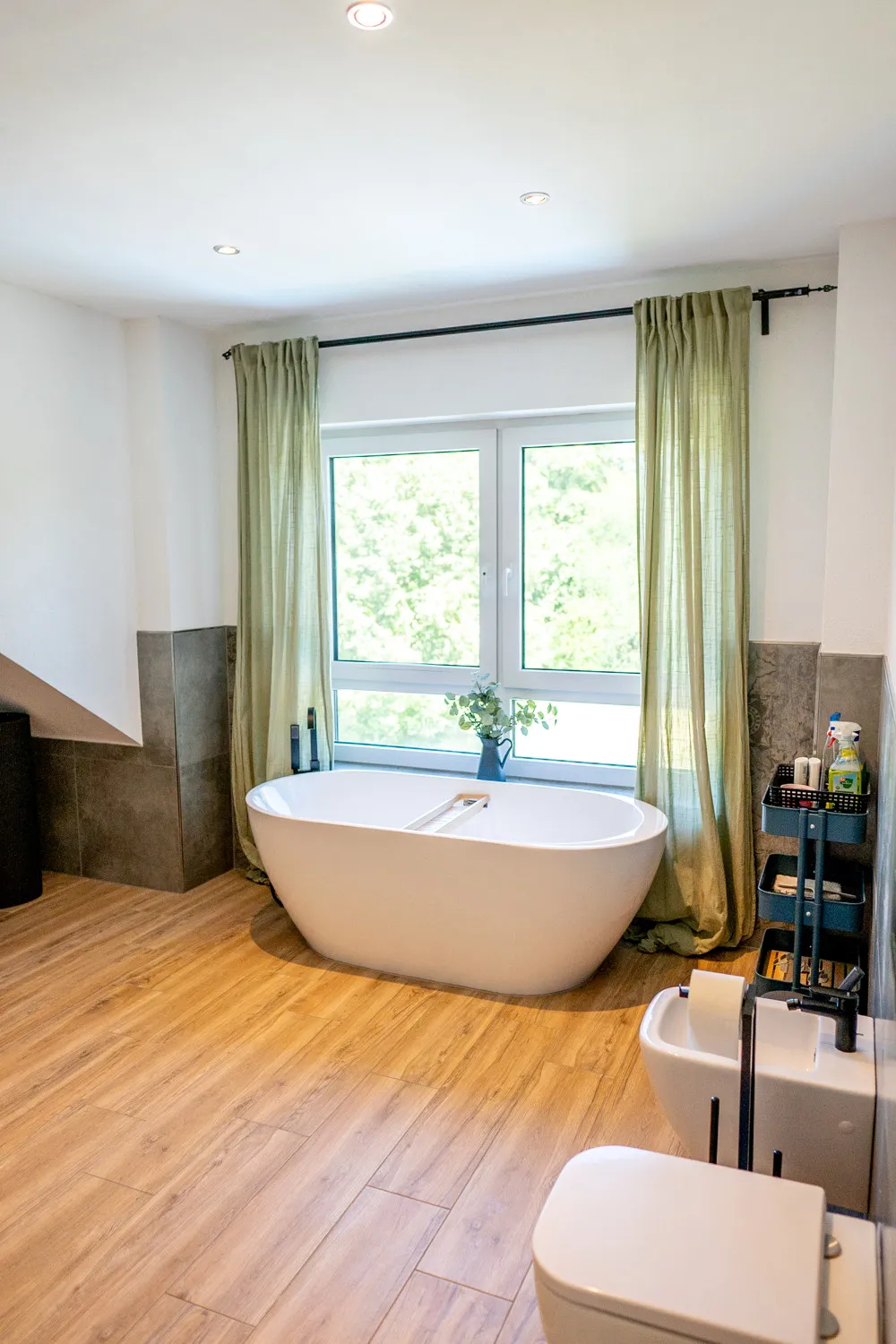 Limburgo. Moderna casa indipendente con appartamento indipendente, dotata di tutti i comfort.