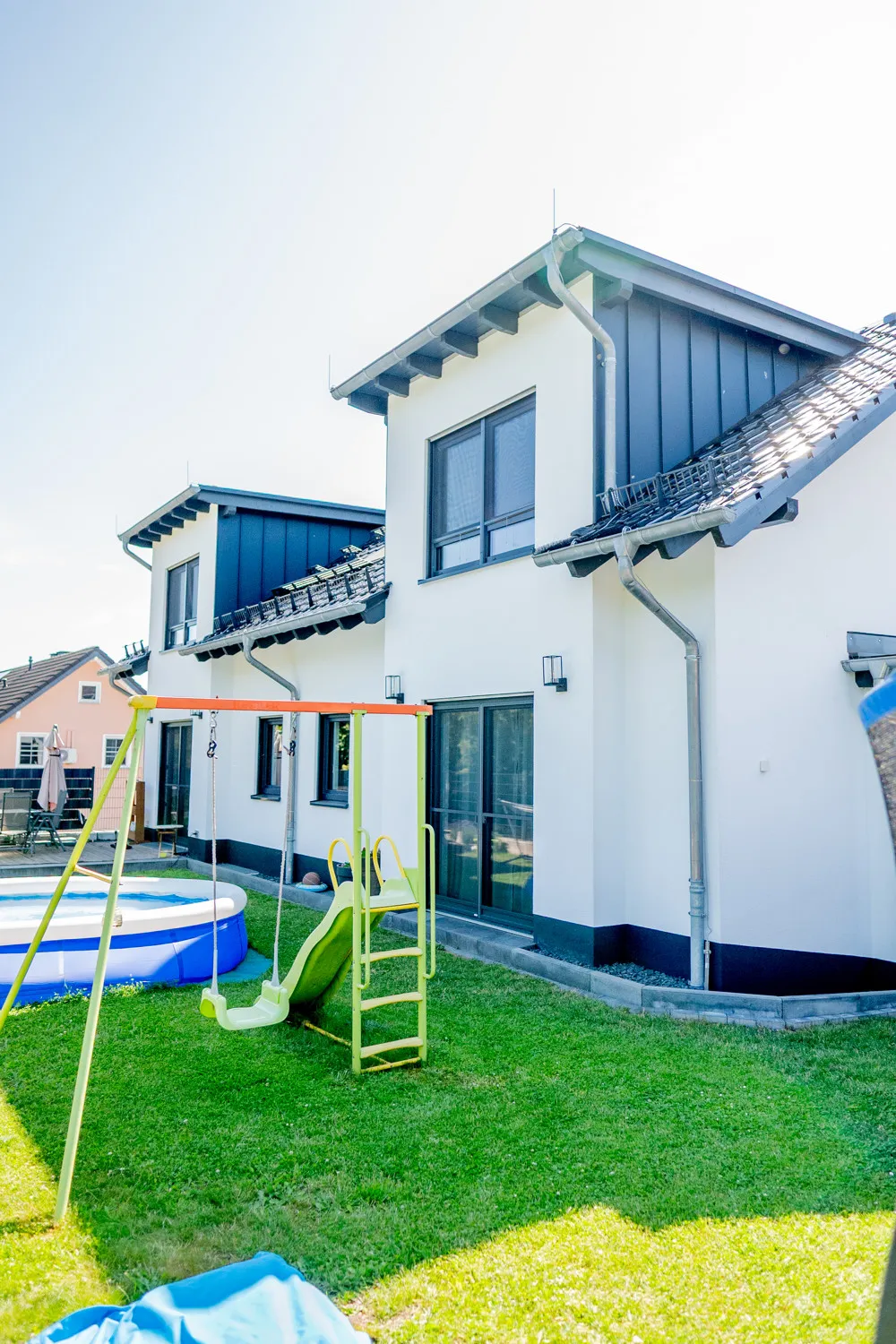 Limburgo. Moderna casa indipendente con appartamento indipendente, dotata di tutti i comfort.