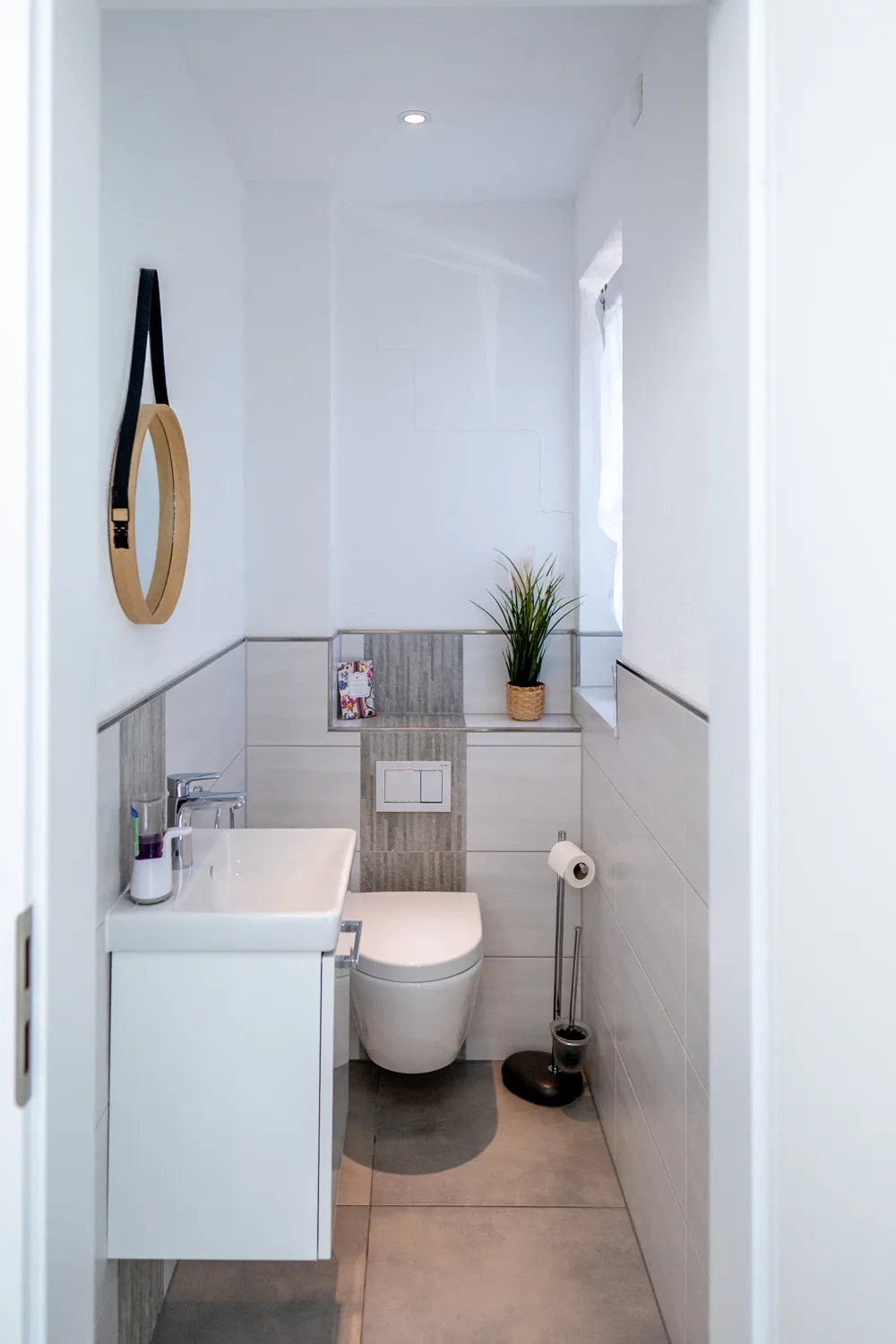 Limburgo. Moderna casa indipendente con appartamento indipendente, dotata di tutti i comfort.
