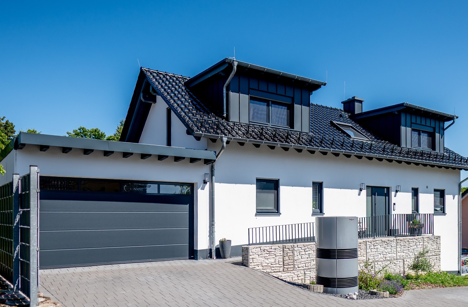 Limburg. Großzügiges modernes EFH mit Einliegerwohnung.