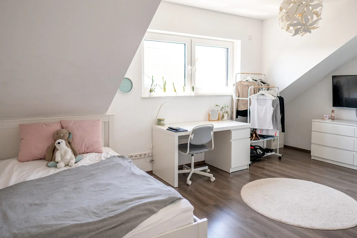 Limburgo. Moderna casa indipendente con appartamento indipendente, dotata di tutti i comfort.