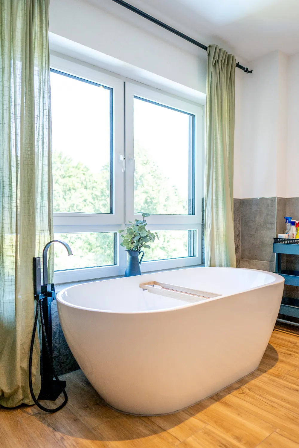 Limburgo. Moderna casa indipendente con appartamento indipendente, dotata di tutti i comfort.