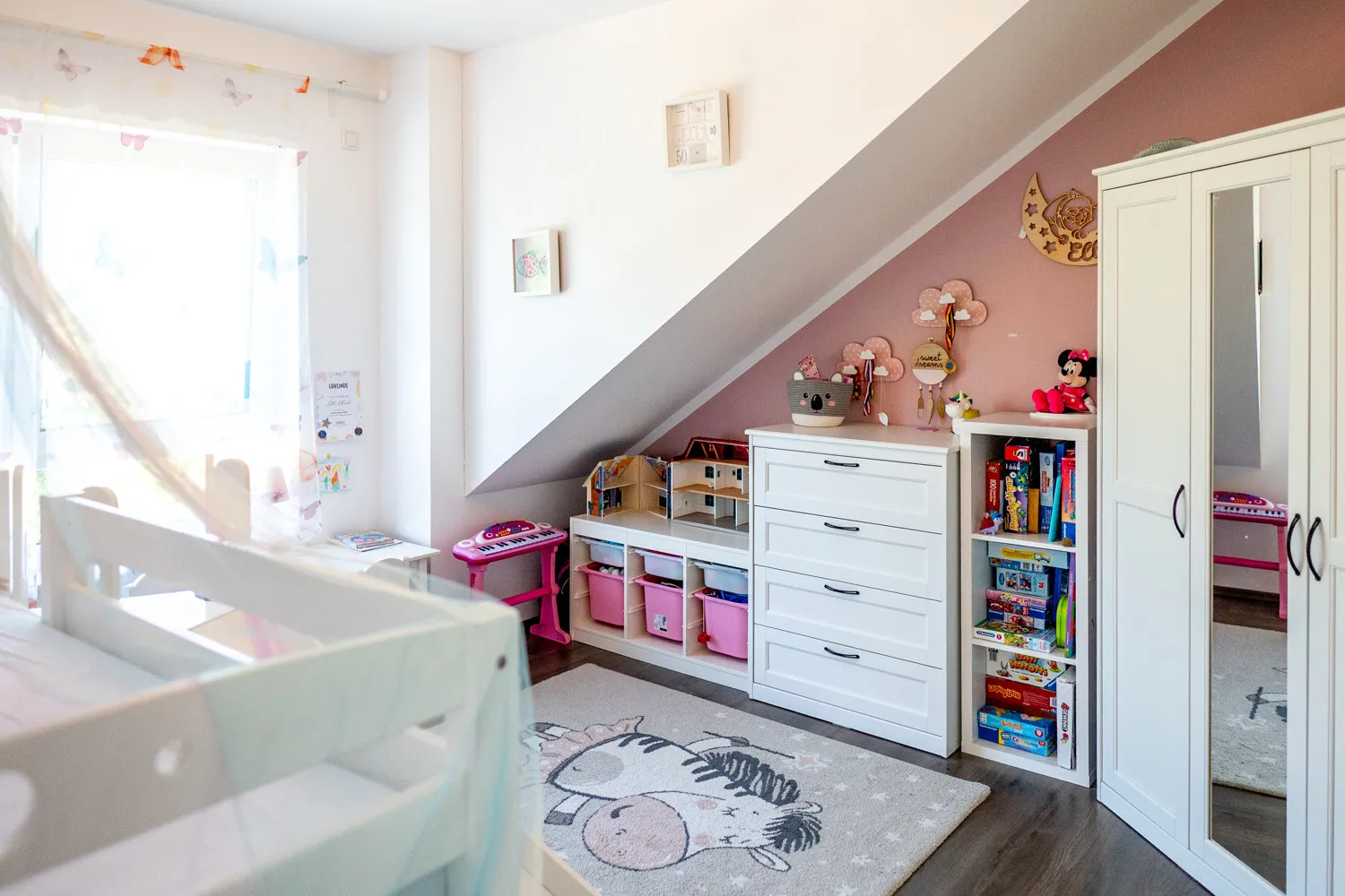 Limburgo. Moderna casa indipendente con appartamento indipendente, dotata di tutti i comfort.
