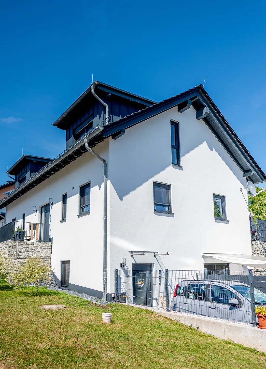 Limburgo. Moderna casa indipendente con appartamento indipendente, dotata di tutti i comfort.