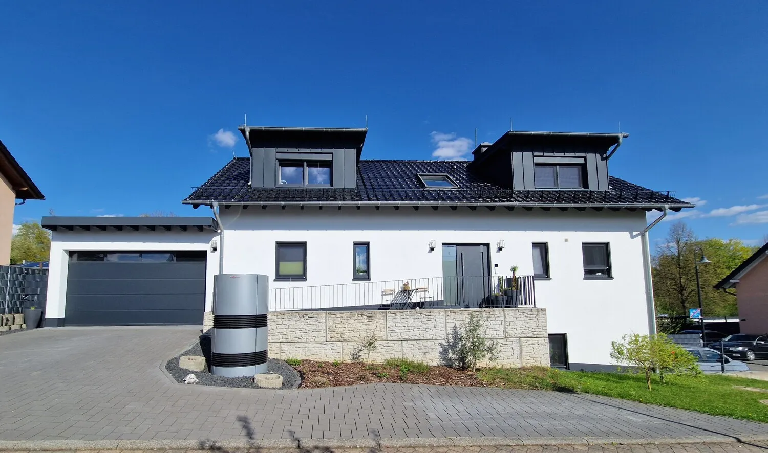 Limburgo. Moderna casa indipendente con appartamento indipendente, dotata di tutti i comfort.