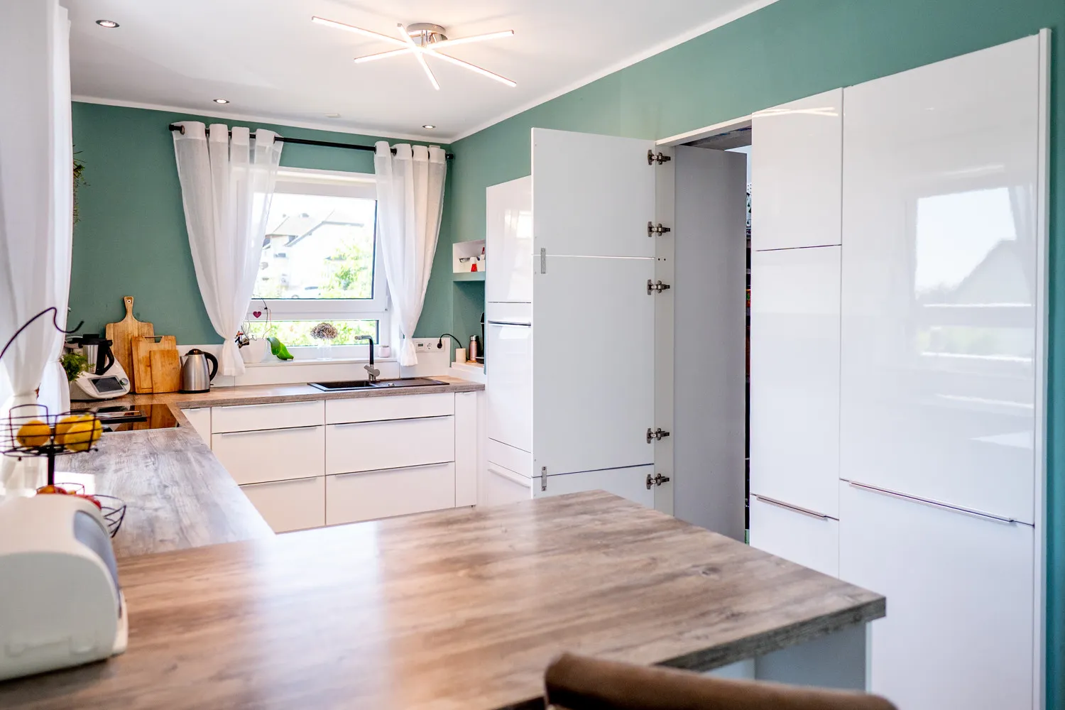 Limburgo. Moderna casa indipendente con appartamento indipendente, dotata di tutti i comfort.