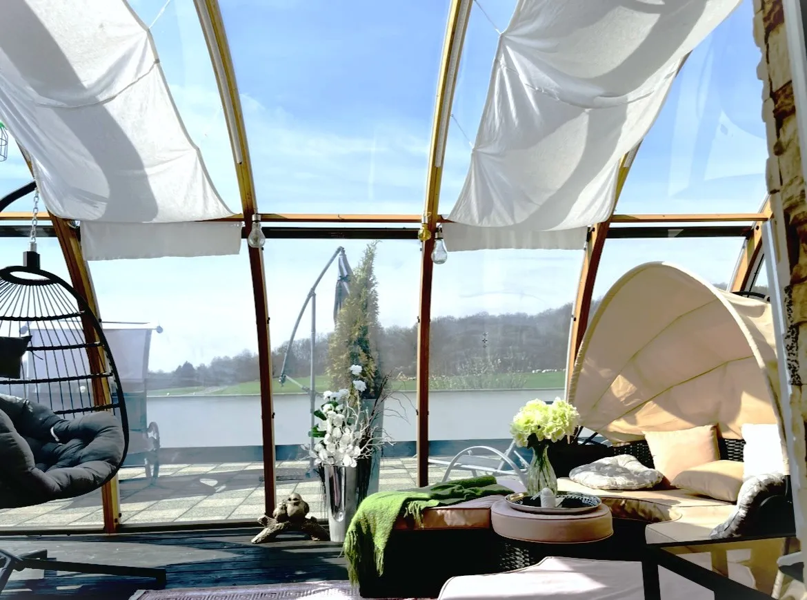 Waldbrunn. Repräsentatives Wohnen mit viel Platz für Familie und Arbeiten.