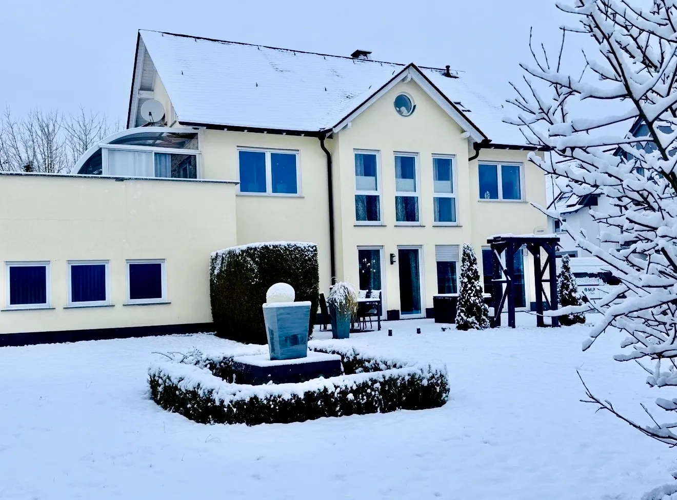 Waldbrunn. Repräsentatives Wohnen mit viel Platz für Familie und Arbeiten.