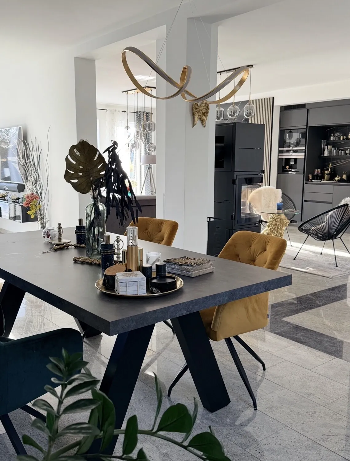 Waldbrunn. Repräsentatives Wohnen mit viel Platz für Familie und Arbeiten.