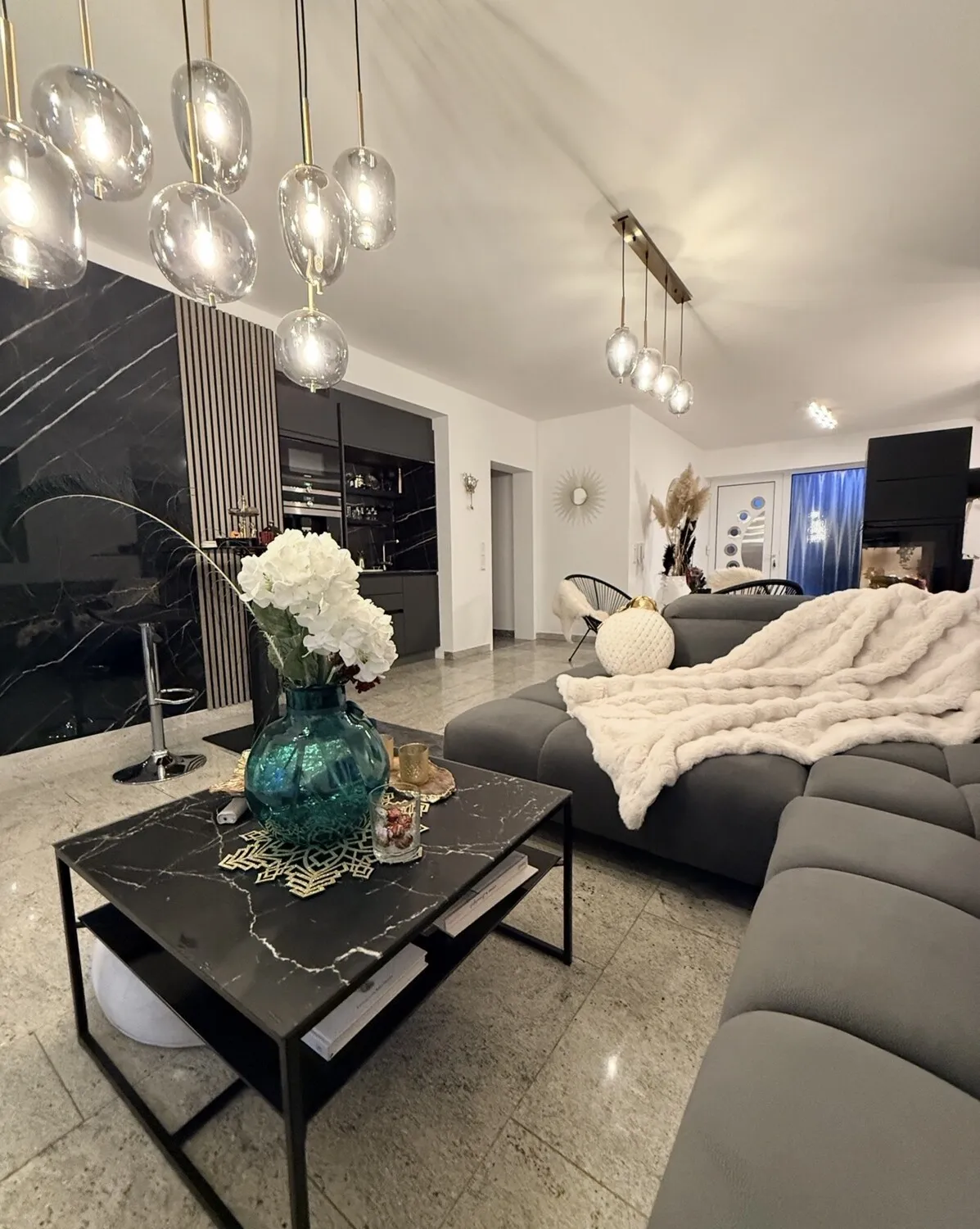 Waldbrunn. Repräsentatives Wohnen mit viel Platz für Familie und Arbeiten.