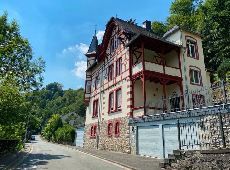 Traumhaftes Wohnen in einer wunderschönen Stadtvilla in ruhiger Lage von Weilburg.