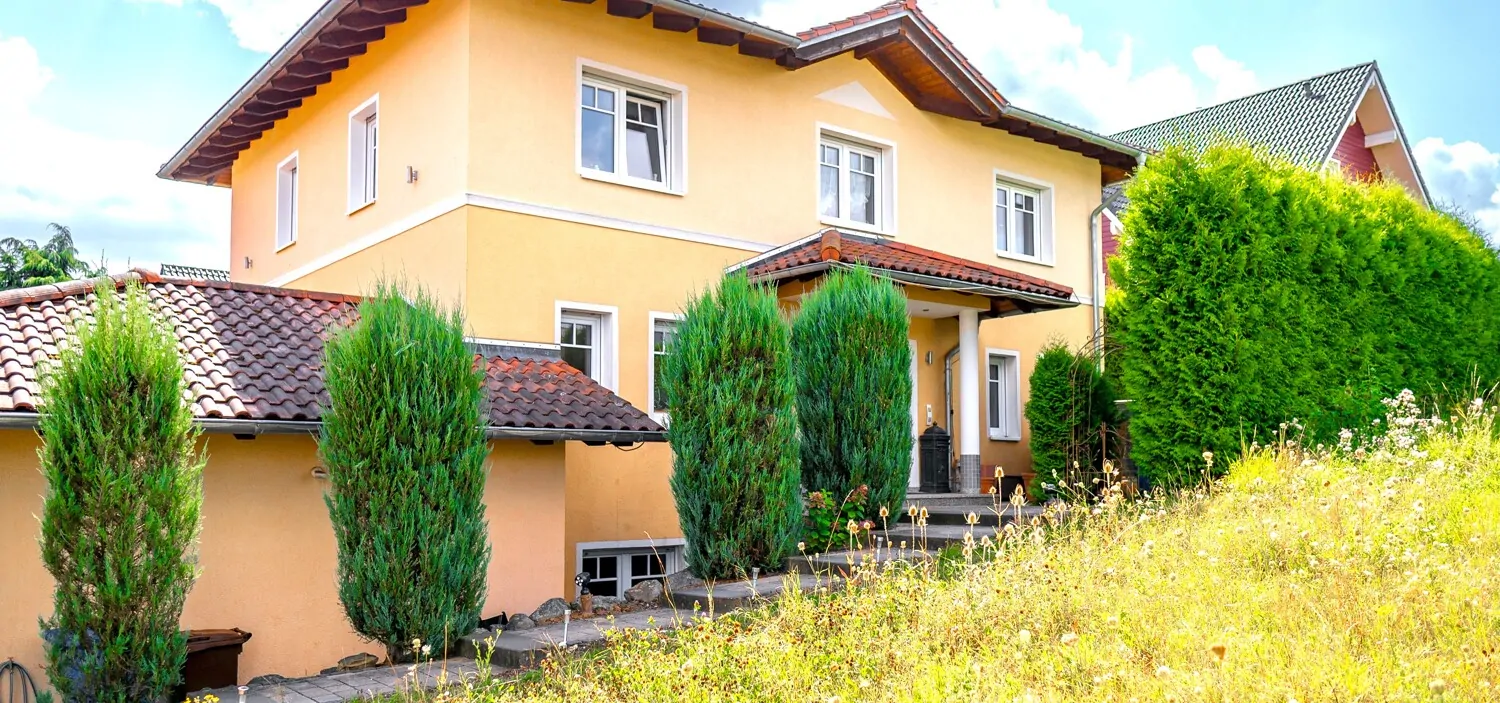 Wunderschöne Villa für Ihre Familie in zentraler ruhiger Wohnlage.