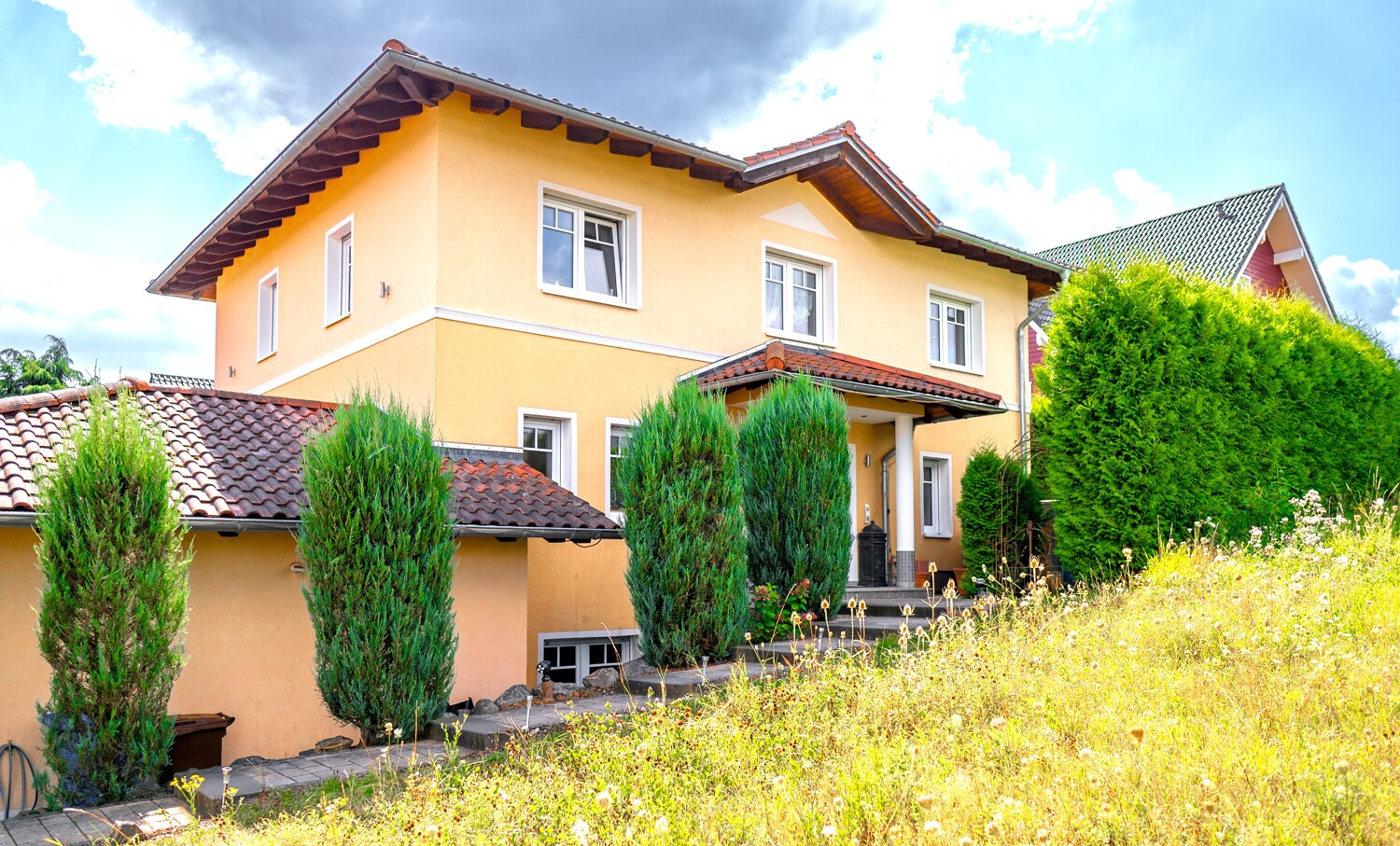 Wunderschöne Villa für Ihre Familie in zentraler ruhiger Wohnlage.