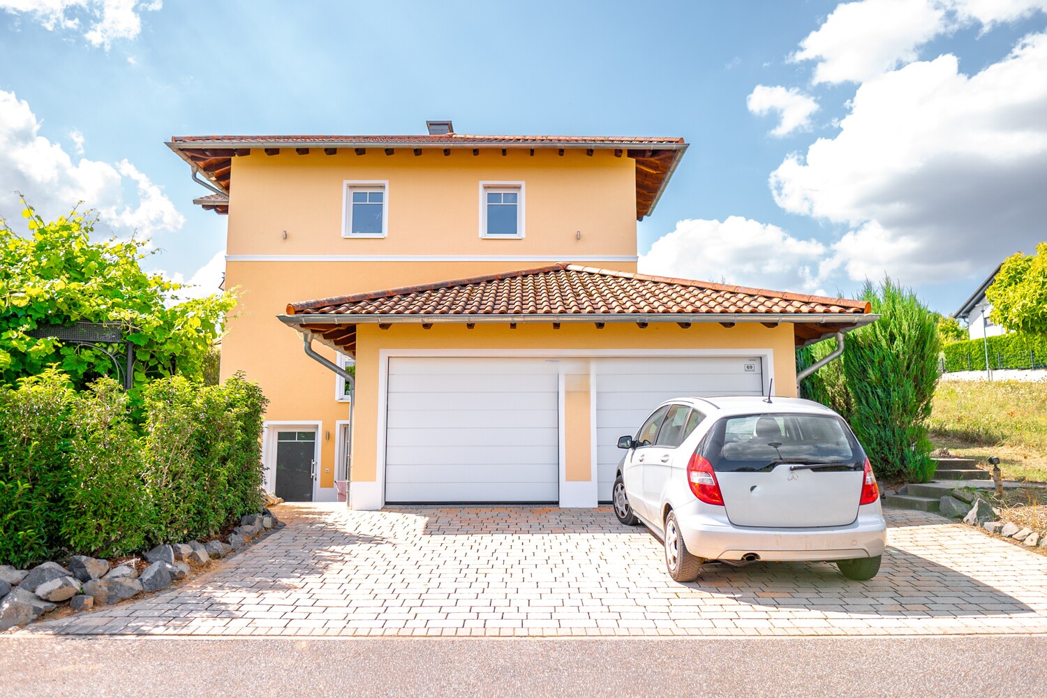 Wunderschöne Villa für Ihre Familie in zentraler ruhiger Wohnlage.