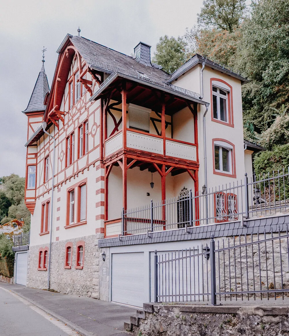 Traumhaftes Wohnen in einer wunderschönen Stadtvilla in ruhiger Lage von Weilburg.