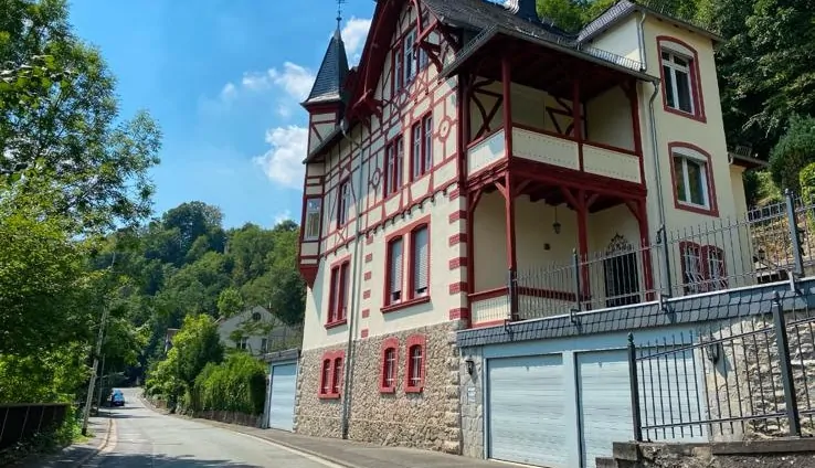 Traumhaftes Wohnen in einer wunderschönen Stadtvilla in ruhiger Lage von Weilburg.