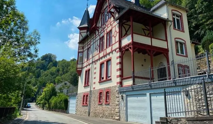 Traumhaftes Wohnen in einer wunderschönen Stadtvilla in ruhiger Lage von Weilburg.
