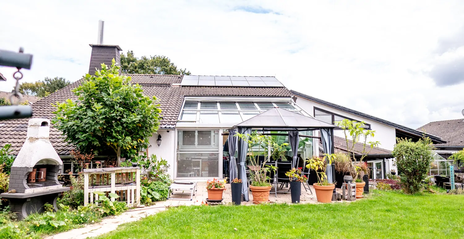 Großzügiges Einfamilienhaus mit Einliegerwohnung - Nähe Limburg - in Waldernbach.