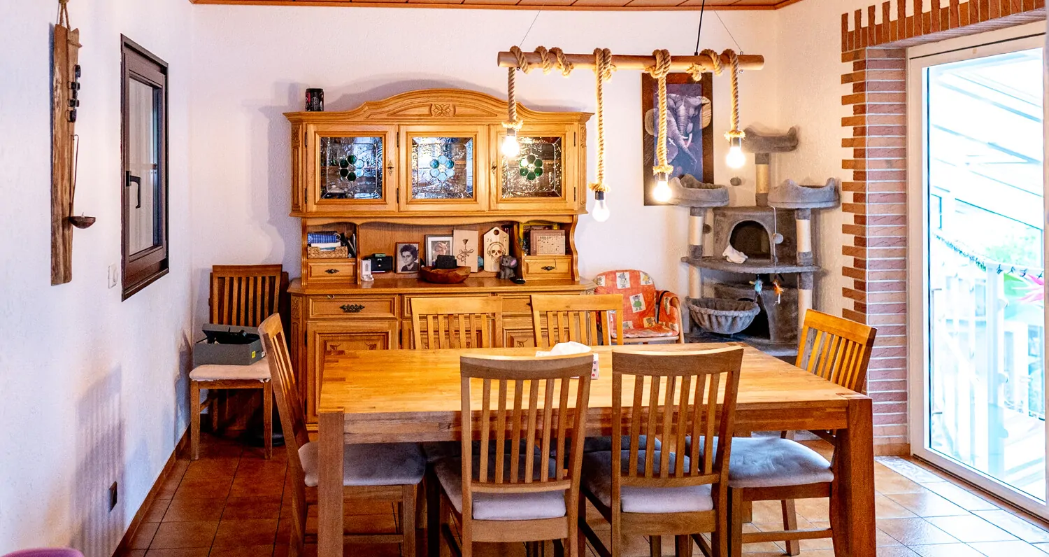 Großzügiges Einfamilienhaus mit Einliegerwohnung - Nähe Limburg - in Waldernbach.