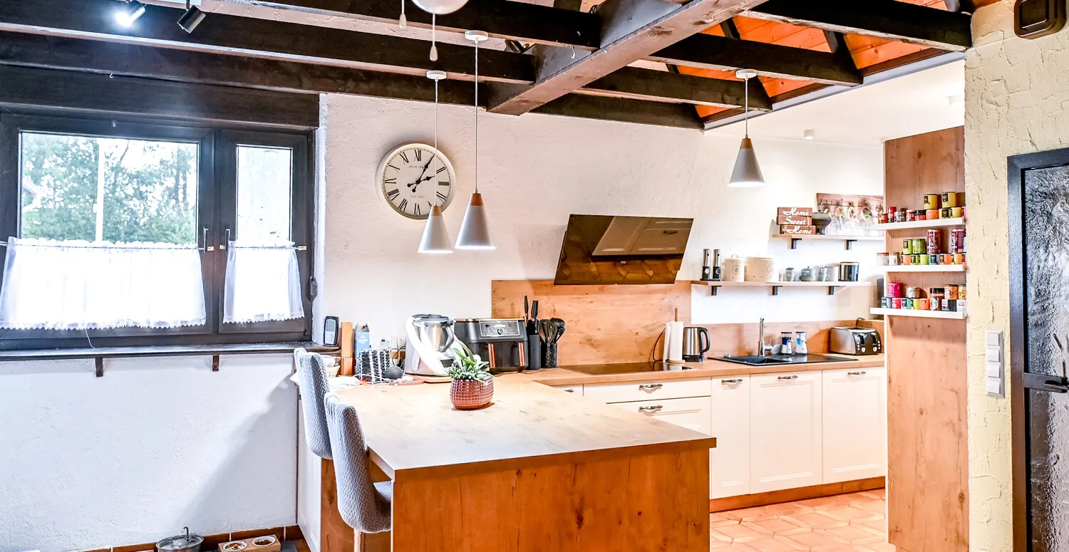 Großzügiges Einfamilienhaus mit Einliegerwohnung - Nähe Limburg - in Waldernbach.