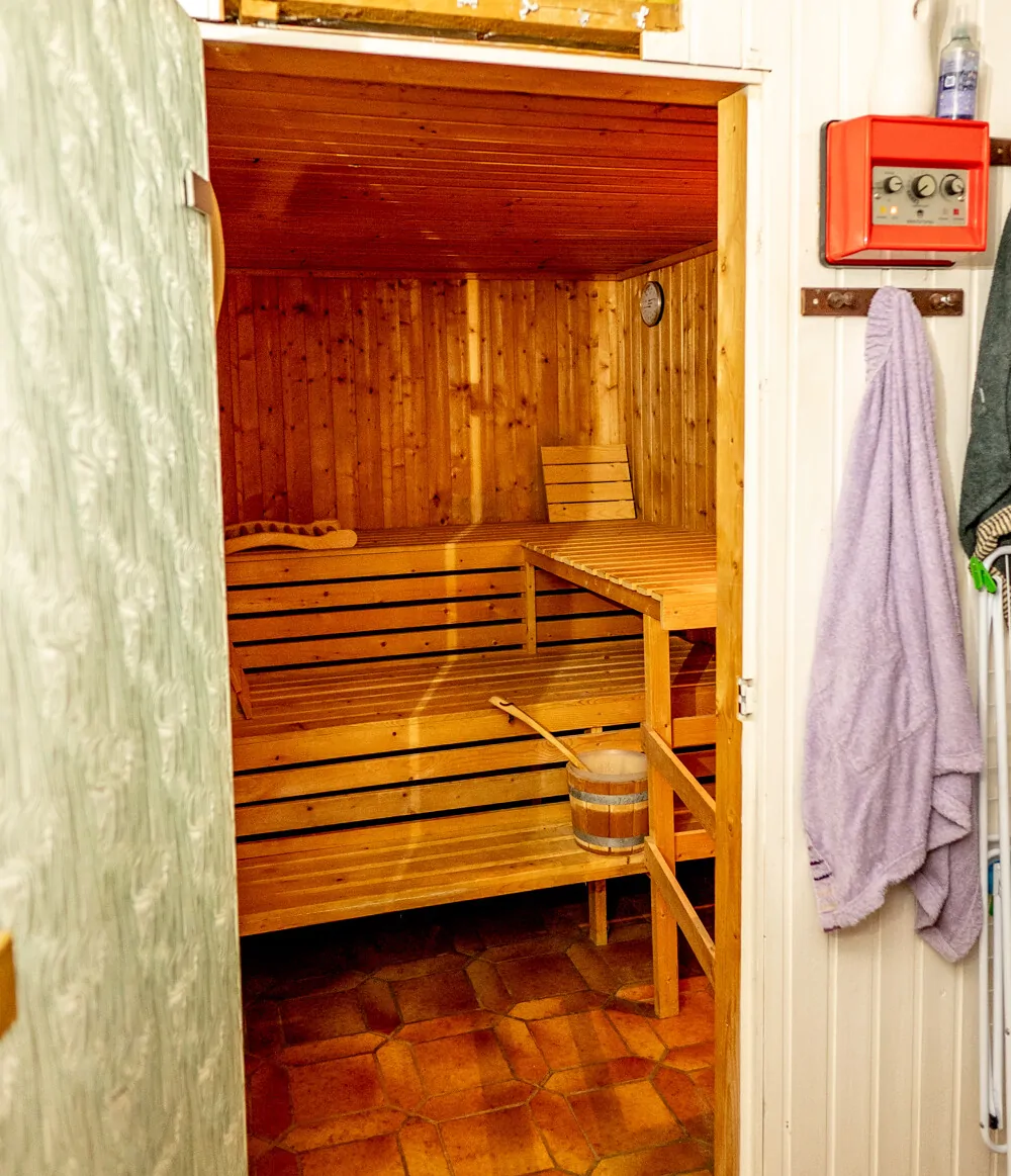 Großzügiges Einfamilienhaus mit Einliegerwohnung - Nähe Limburg - in Waldernbach.