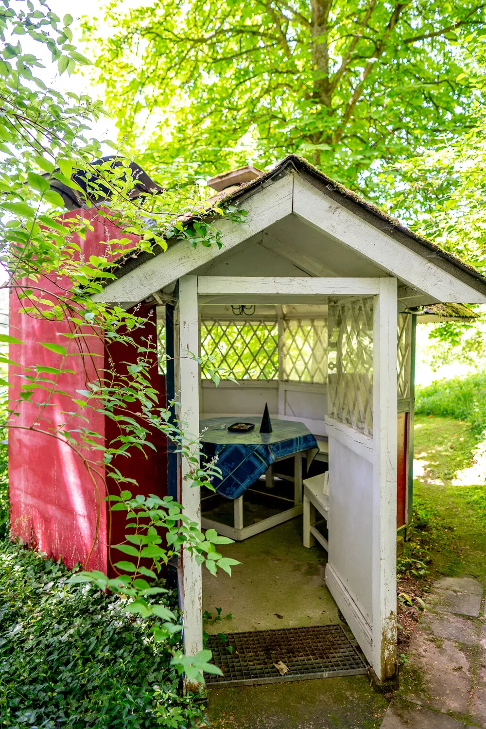 Das Dombachhaus. Einzigartiges Wohnerlebnis in Alleinlage, umarmt von traumhafter Parkanlage.